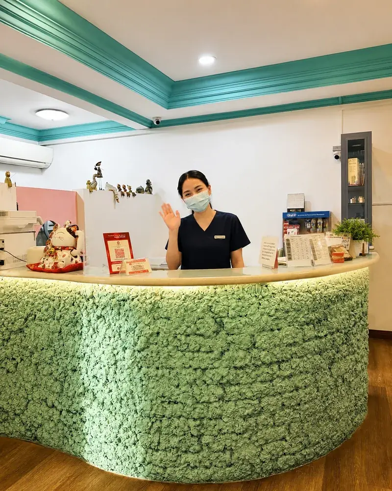 The reception desk at FTS Chin Dental in Plaza Juta Likas, Kota Kinabalu